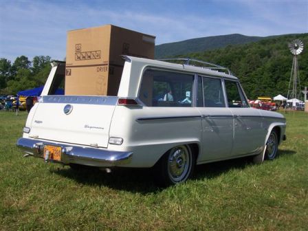 Larry &
                Barbara Golub's 1964 Wagonaire